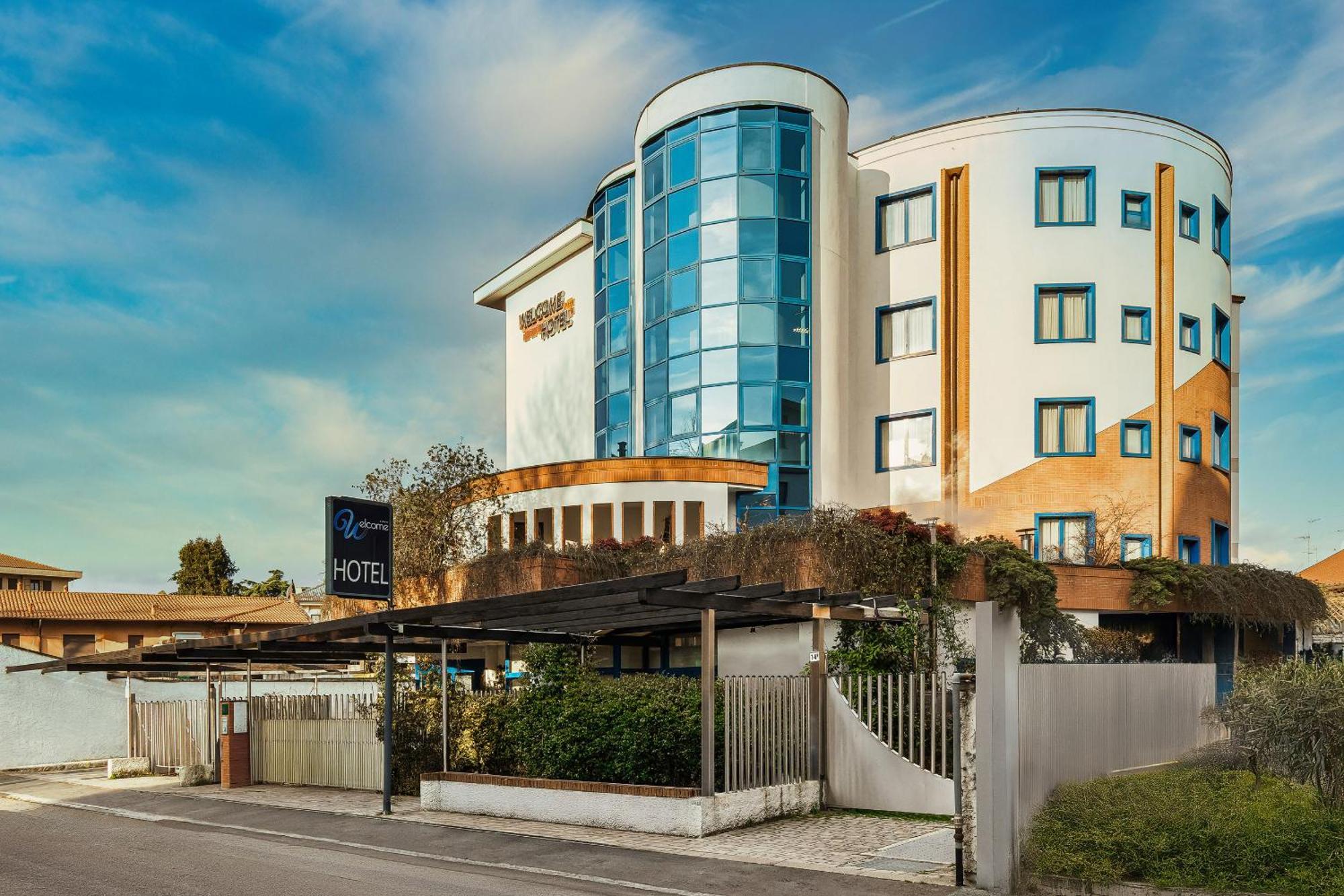 Welcome Hotel 4*